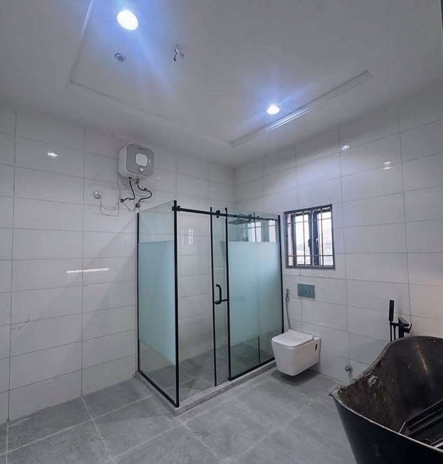 Lekki Luxury: 5-Bed Smart Home with Pool & Cinema