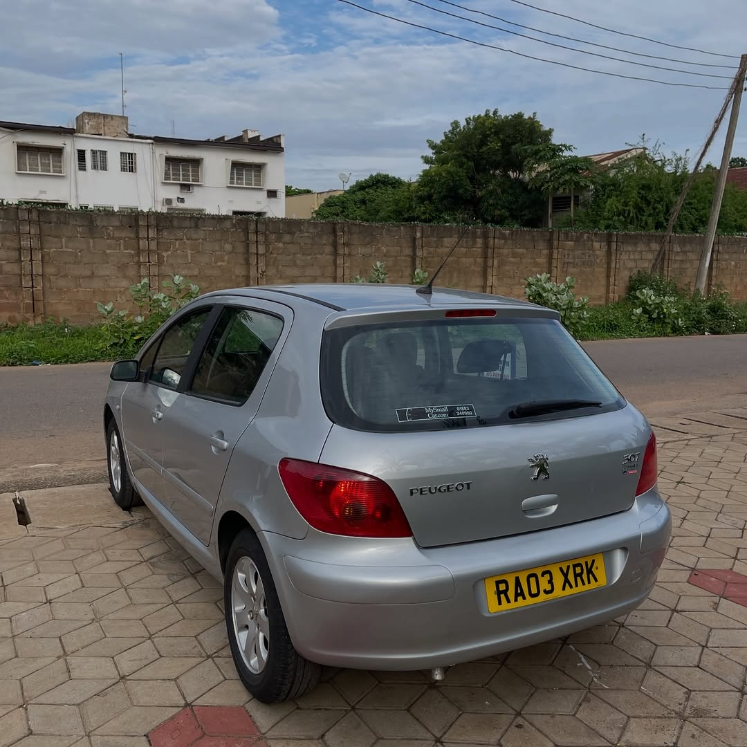 Lavish 5-Bed Duplex with Resort-Style Pool in Chevron
