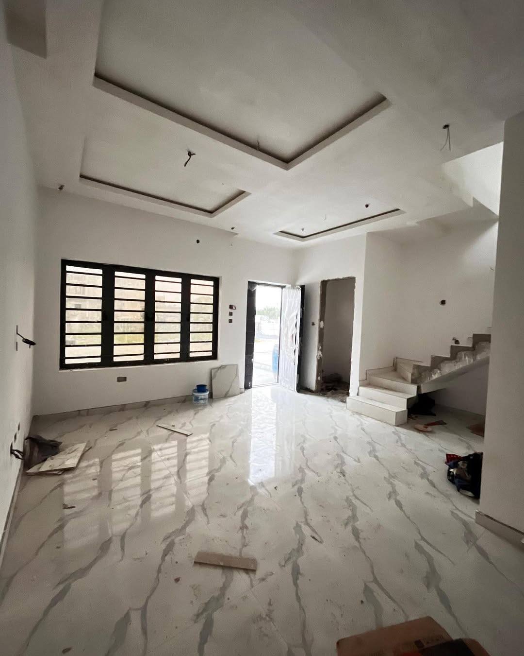 Luxury 4-Bed Terrace with Pool & Gym in Ajah