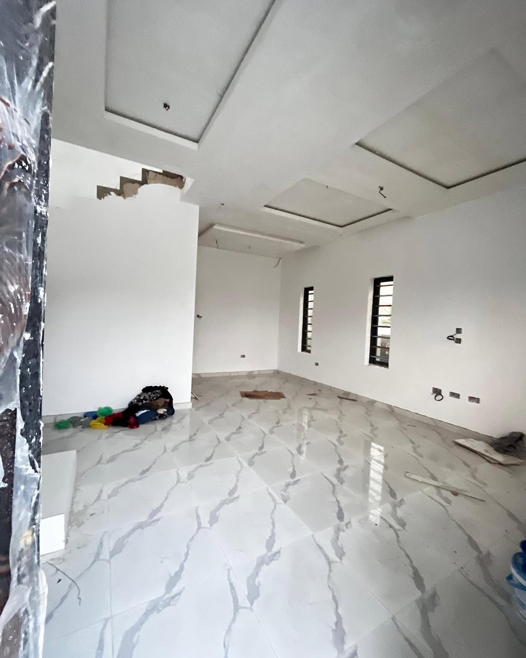 Luxury 4-Bed Terrace with Pool & Gym in Ajah