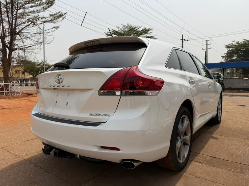 Luxury Meets Value: 2014 Toyota Venza XLE