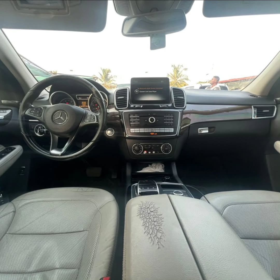 Luxury Loaded 2016 GLE350: Panoramic & Full Options