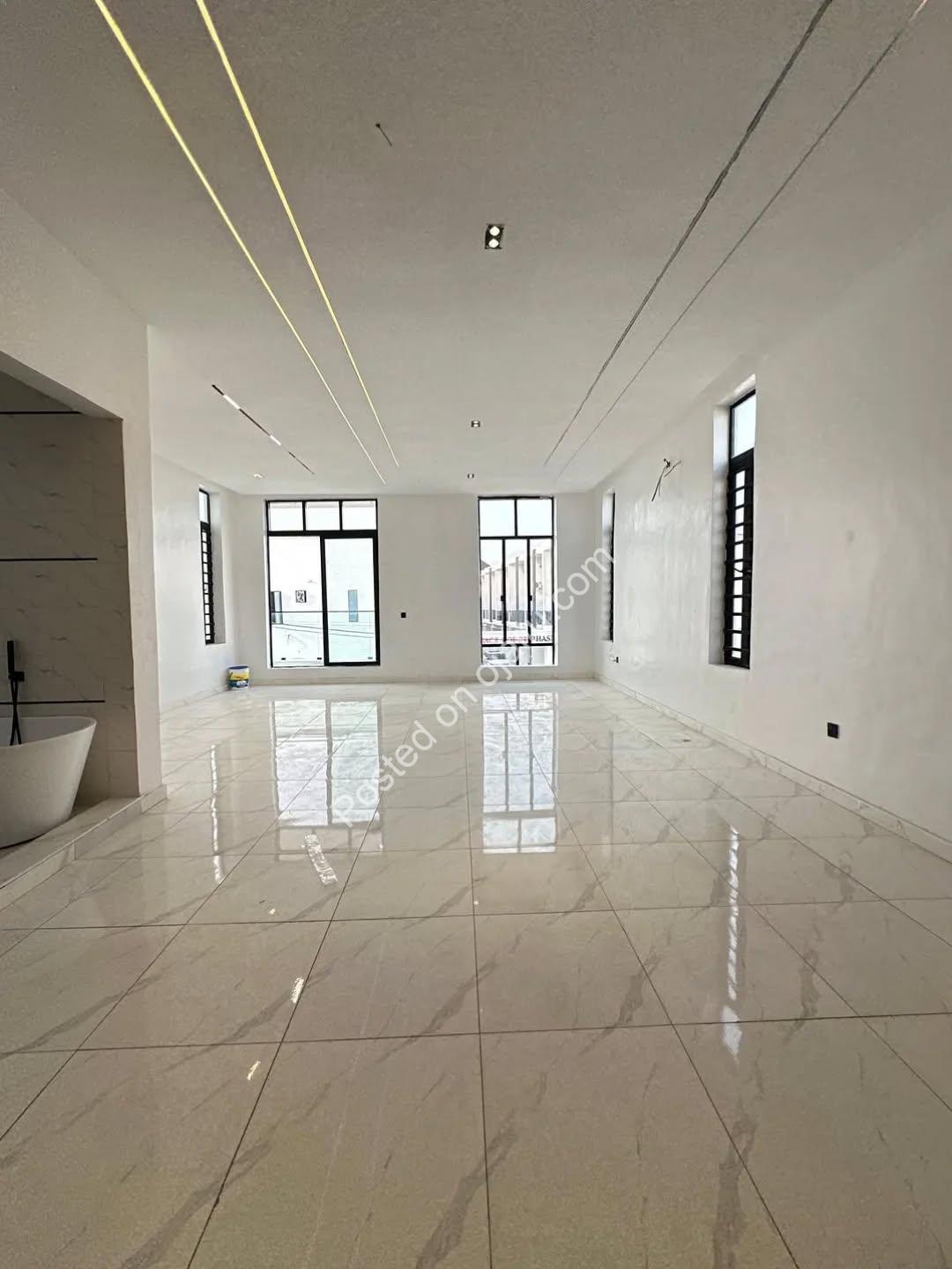 Modern 5-Bed Duplex in Lekki: Pool, Security & Luxury