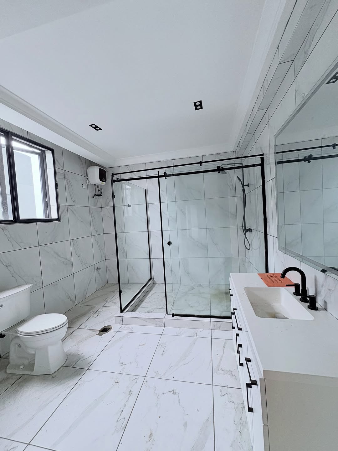 Elegant 5-Bed Duplex with Pool & Cinema in Ajah