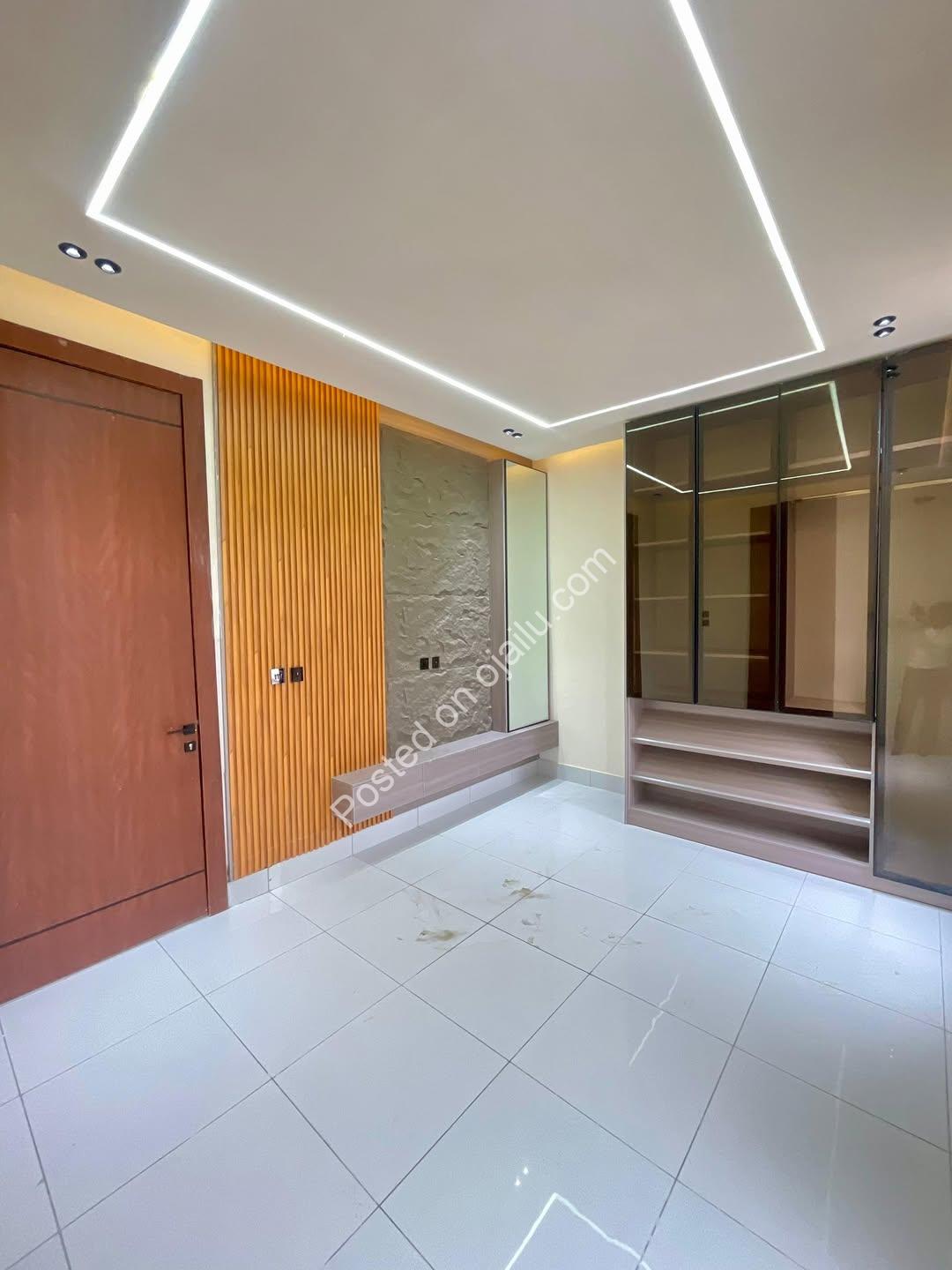 Orchid’s Finest: 5-Bedroom Estate with Pool & BQ