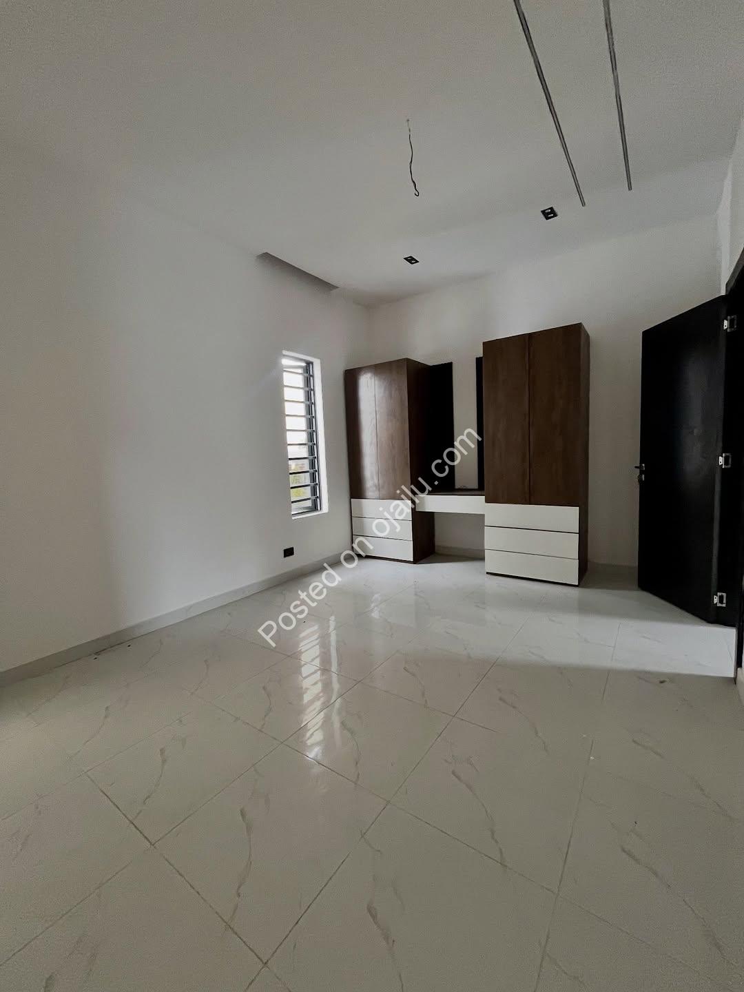 Lekki’s Ultimate 4-Bedroom Duplex with BQ