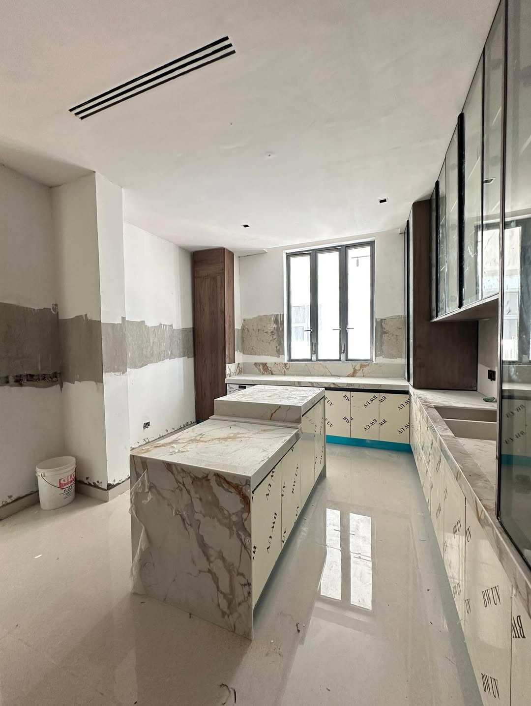 Ikate’s Elite 5-Bedroom Haven with Pool & Cinema