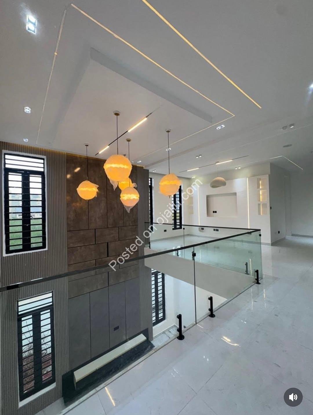Lekki Phase 1: 5-Bedroom Oasis with Pool & Cinema