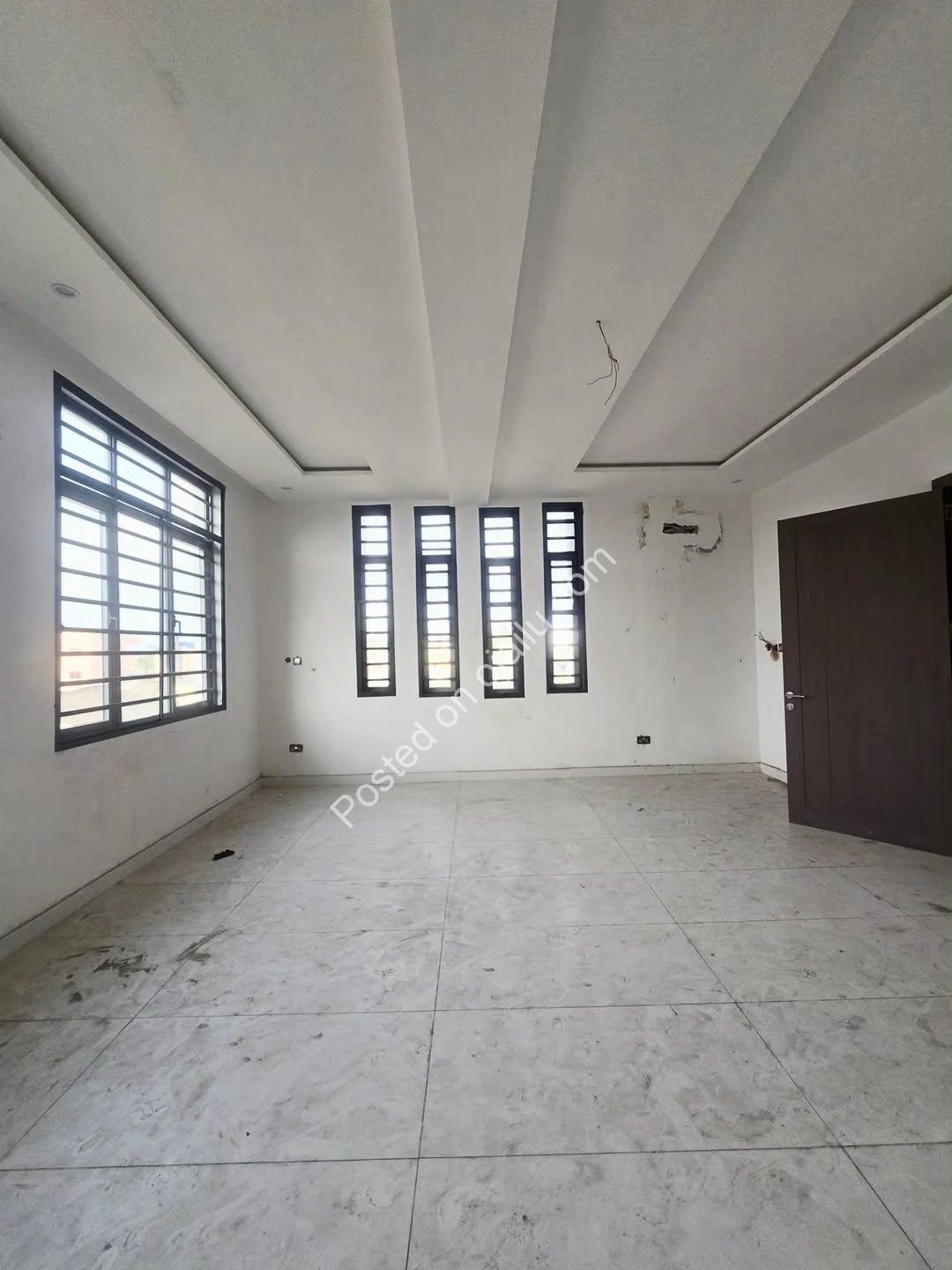 Sleek 4-Bed Duplex with Pool in Maryland Estate