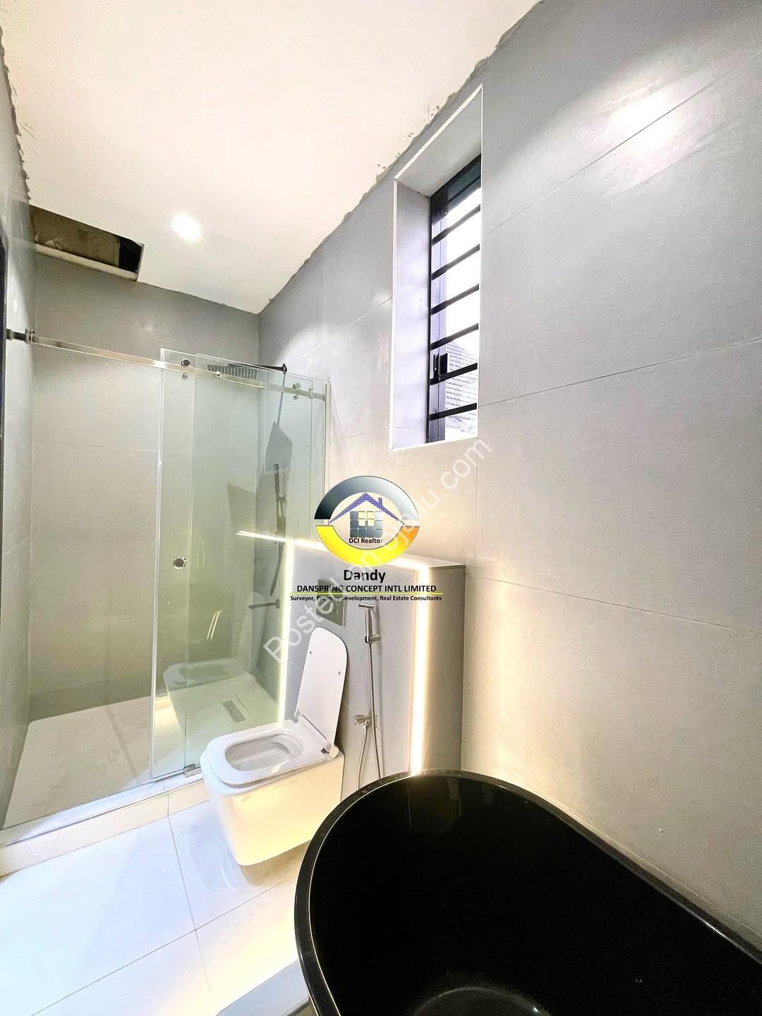Brand New Ikota Villa: Pool, Ensuites, Smart Tech