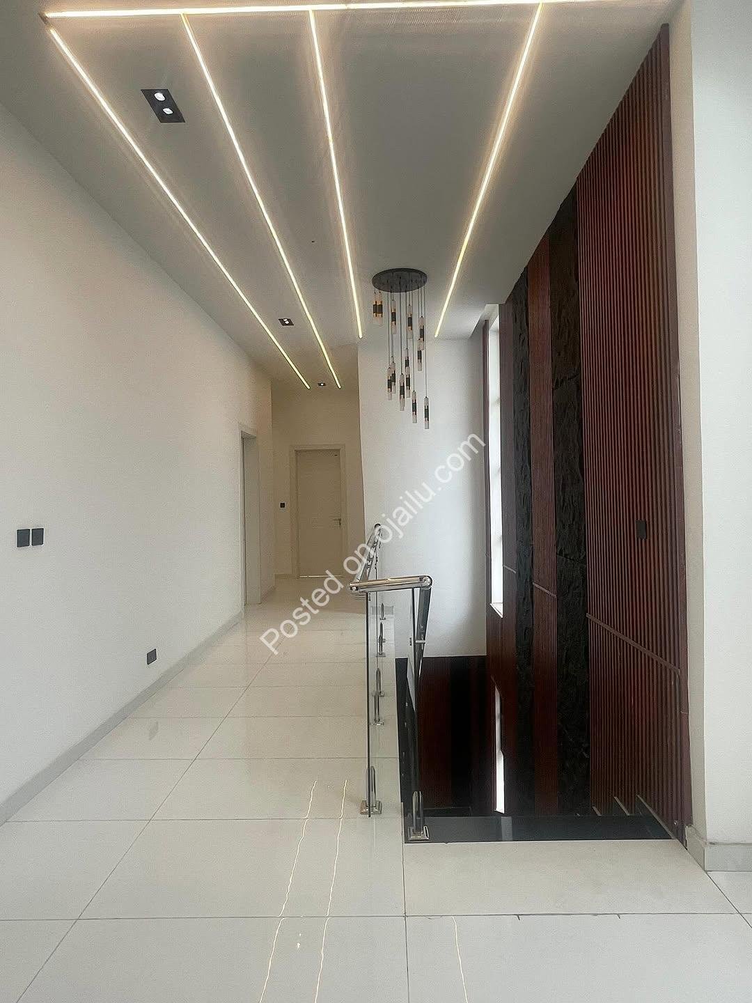 Modern 5-Bed Duplex + BQ & Pool in Chevron