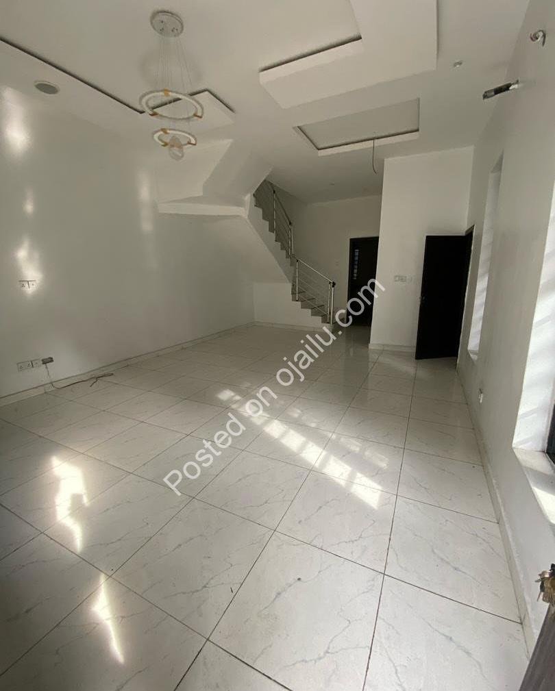 Elevate Living: 4-Bed En-Suite Duplex in Orchid
