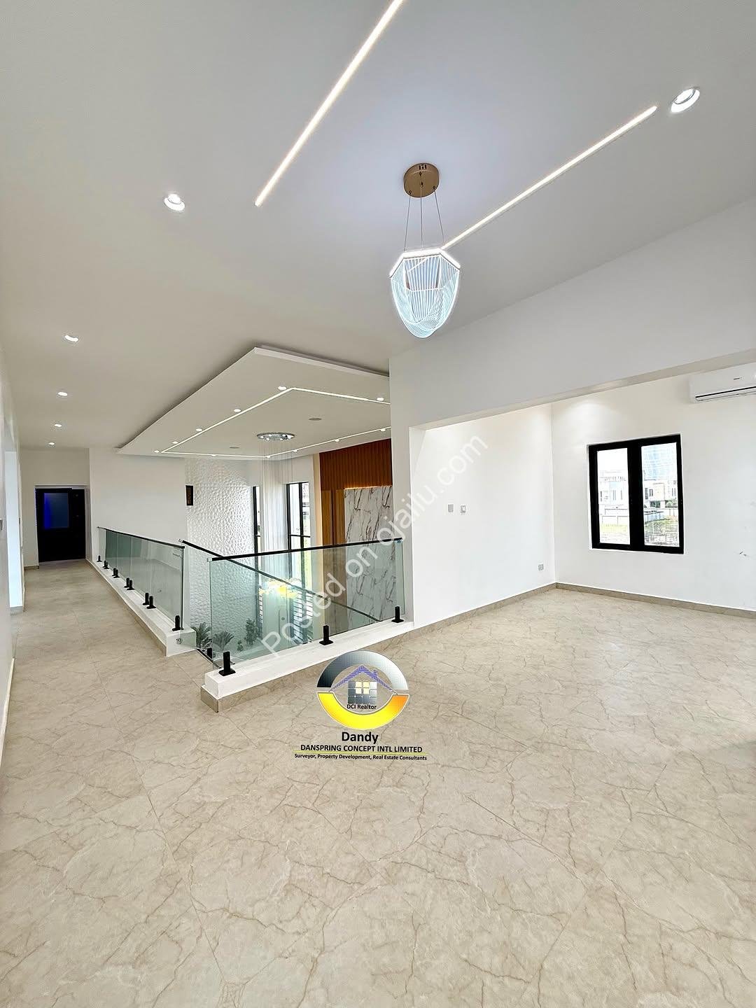 Cinema-View Penthouse with Rooftop Oasis
