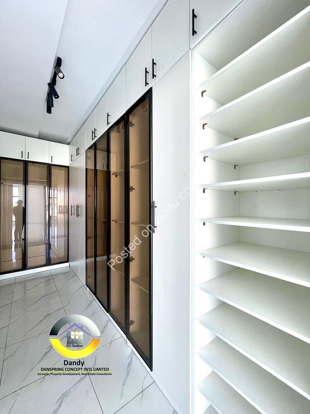 Your Dream Oasis Awaits: Modern 4-Bed Duplex with Pool