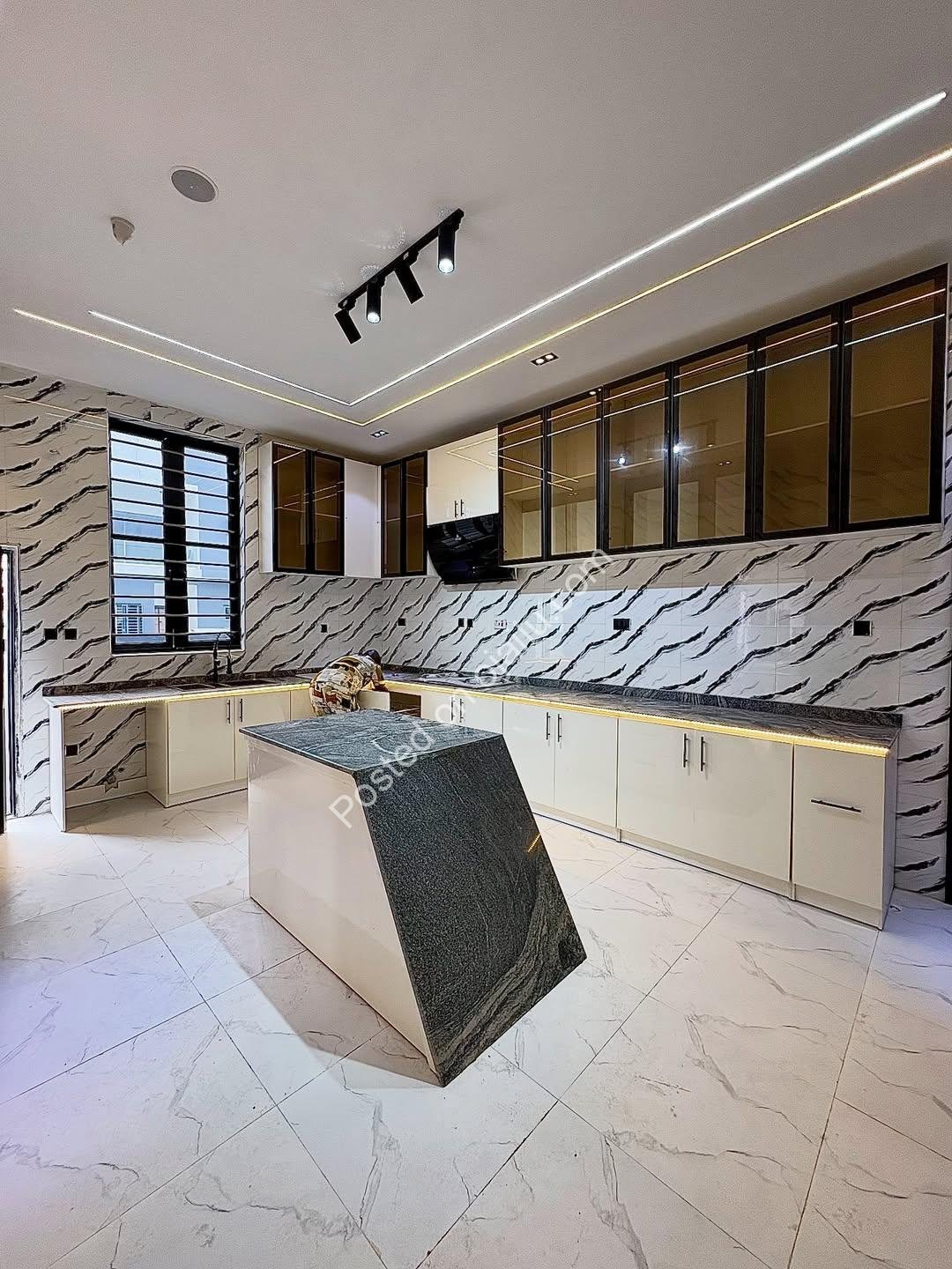 Ultimate Entertainer: 5-Bed with Cinema & Gym in Secure Estate