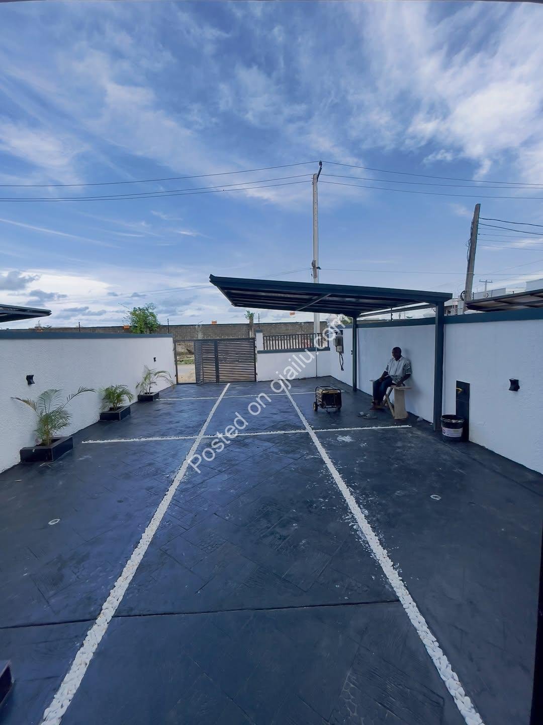 Contemporary 5-Bed Haven with Pool & Bluetooth Sound