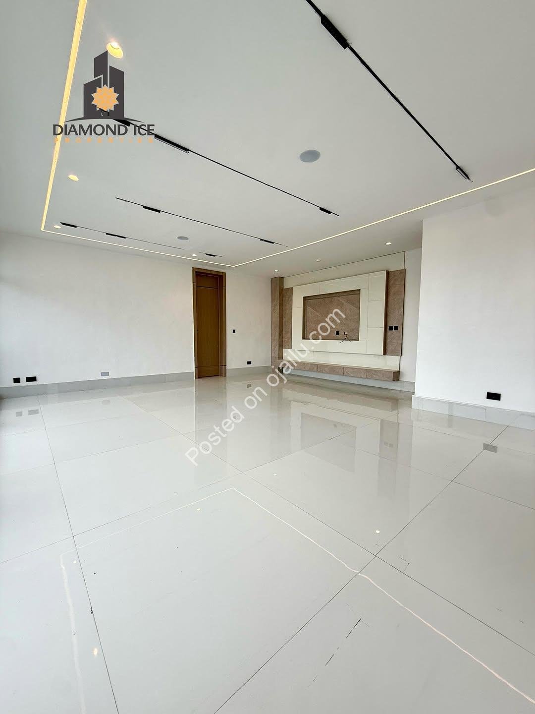 VGC Smart Home: 5-Bed Estate with Cinema & Pool