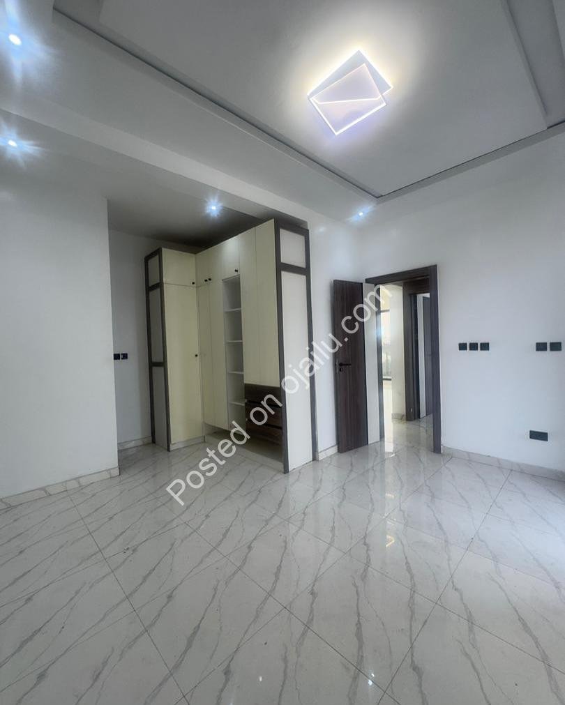 Elite 3BR in Lekki Phase 1 – 350M