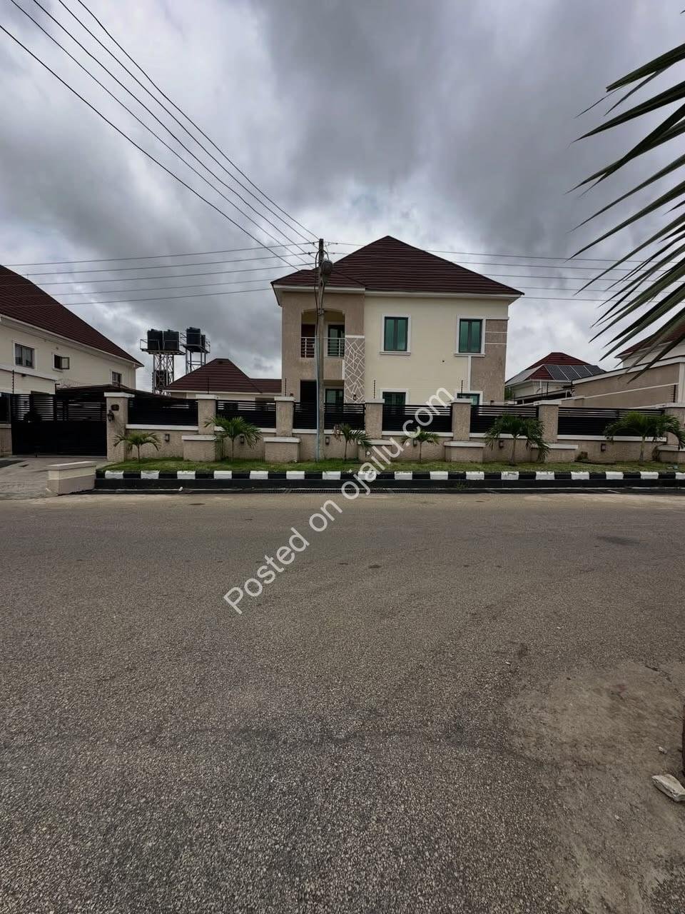 4-Bed En-Suite Masterpiece + BQ in Lifecamp