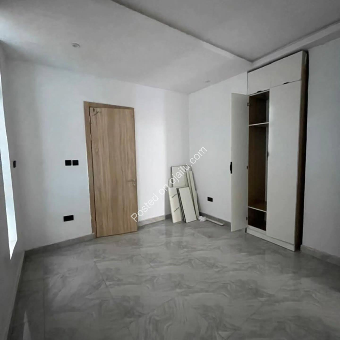 Ikota’s Finest: 1-Bed Apartment with Pool Access