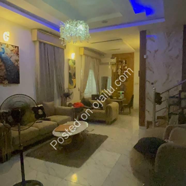 Distress Price: Prime 4-Bed Duplex in Orchid