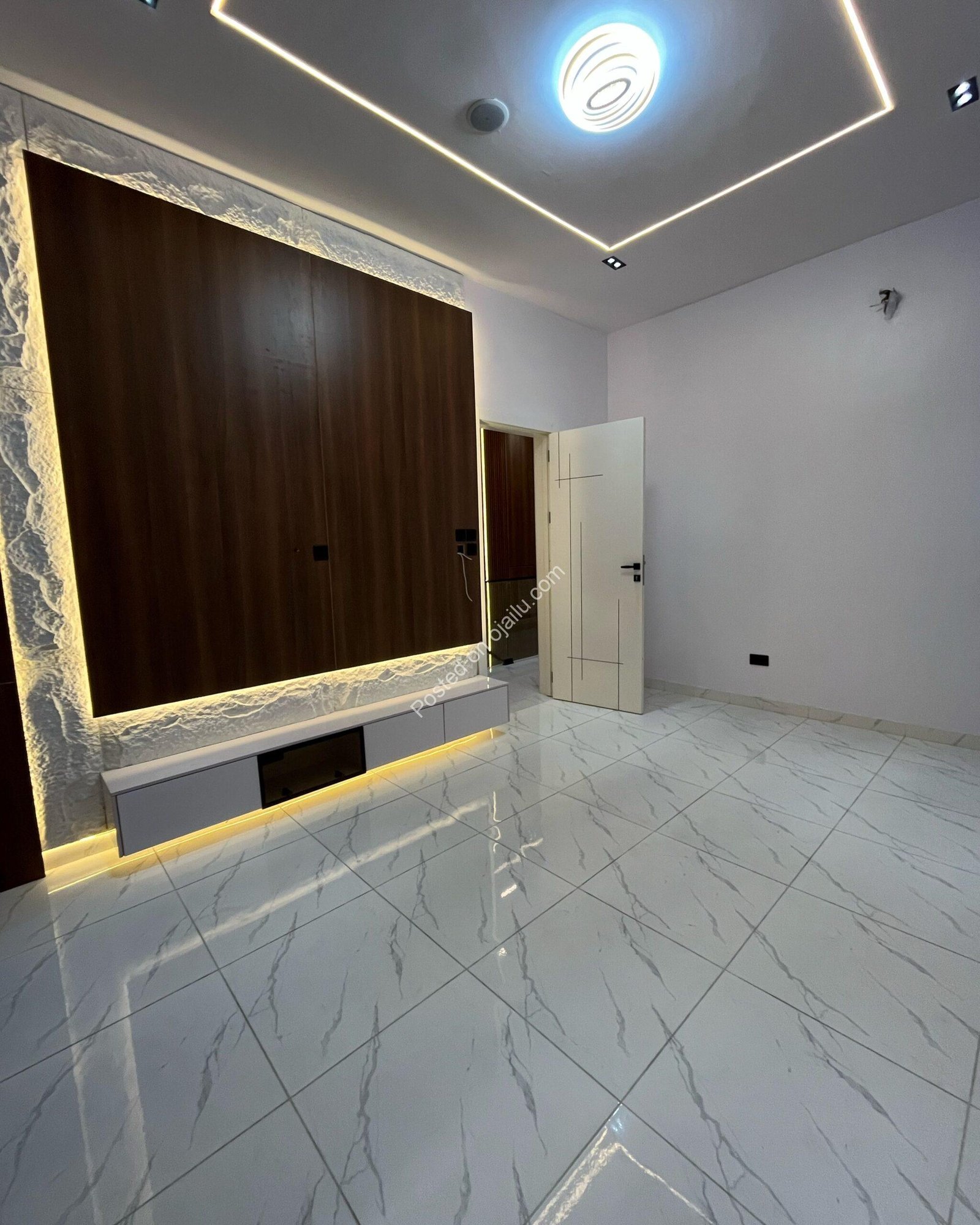 Ikota’s 5-Bedroom Palace: Pool + Gym + BQ Included